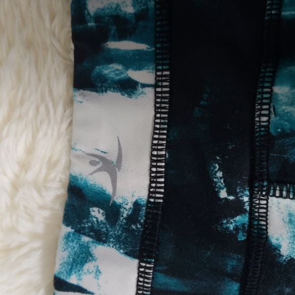 3/$20✨ LNC Citrus active blue paint print activewear capris leggings, large - Picture 7 of 8